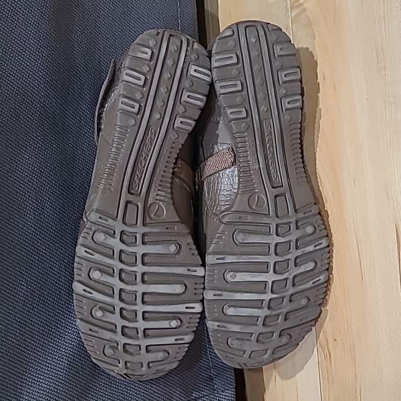 Skechers woman's size 7 brown shoes - Picture 4 of 4